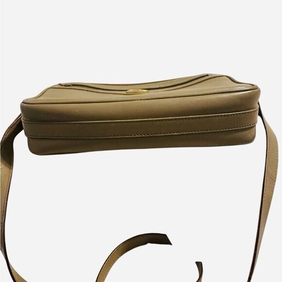 Gucci Tan Crossbody Bag with Adjustable Strap - Picture 9 of 16